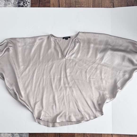 Acrobat Tops - Acrobat Women's Silver 100% silk Blouse sz S